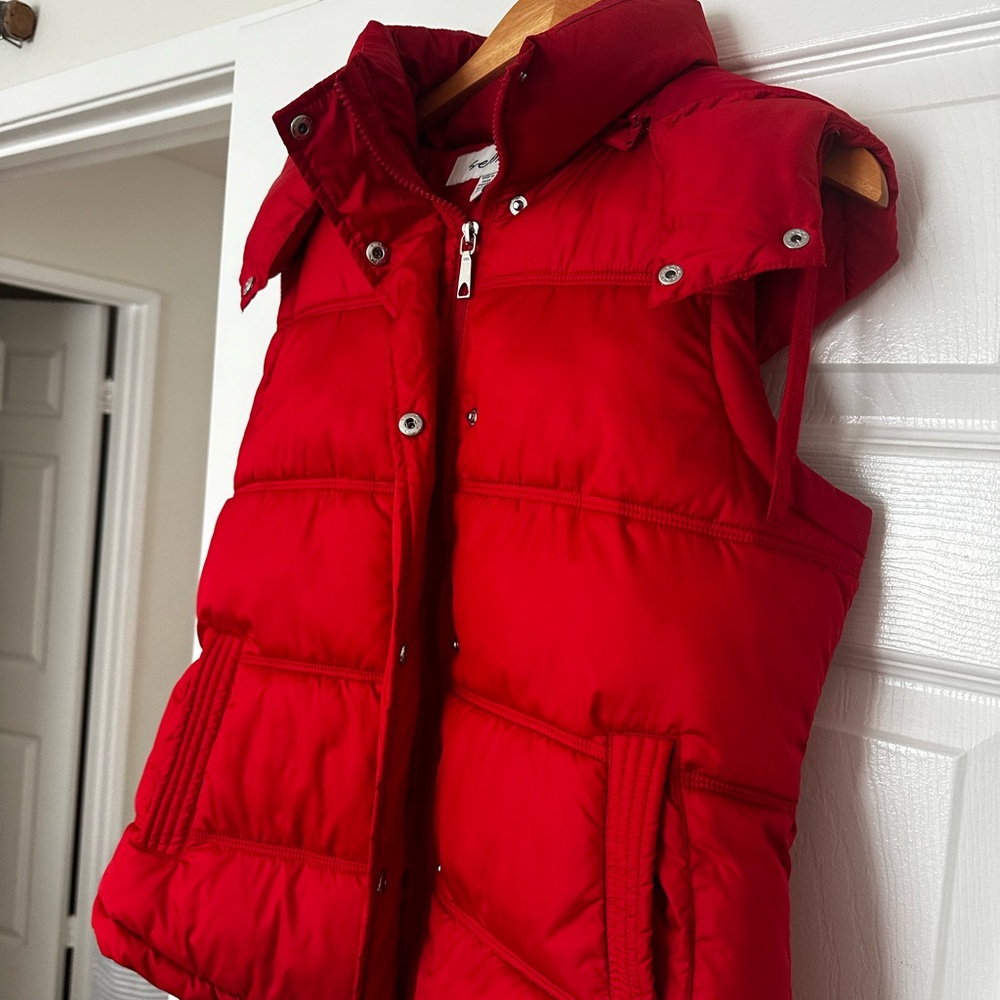 SEBBY Women’s Red Puffer Vest Size Medium